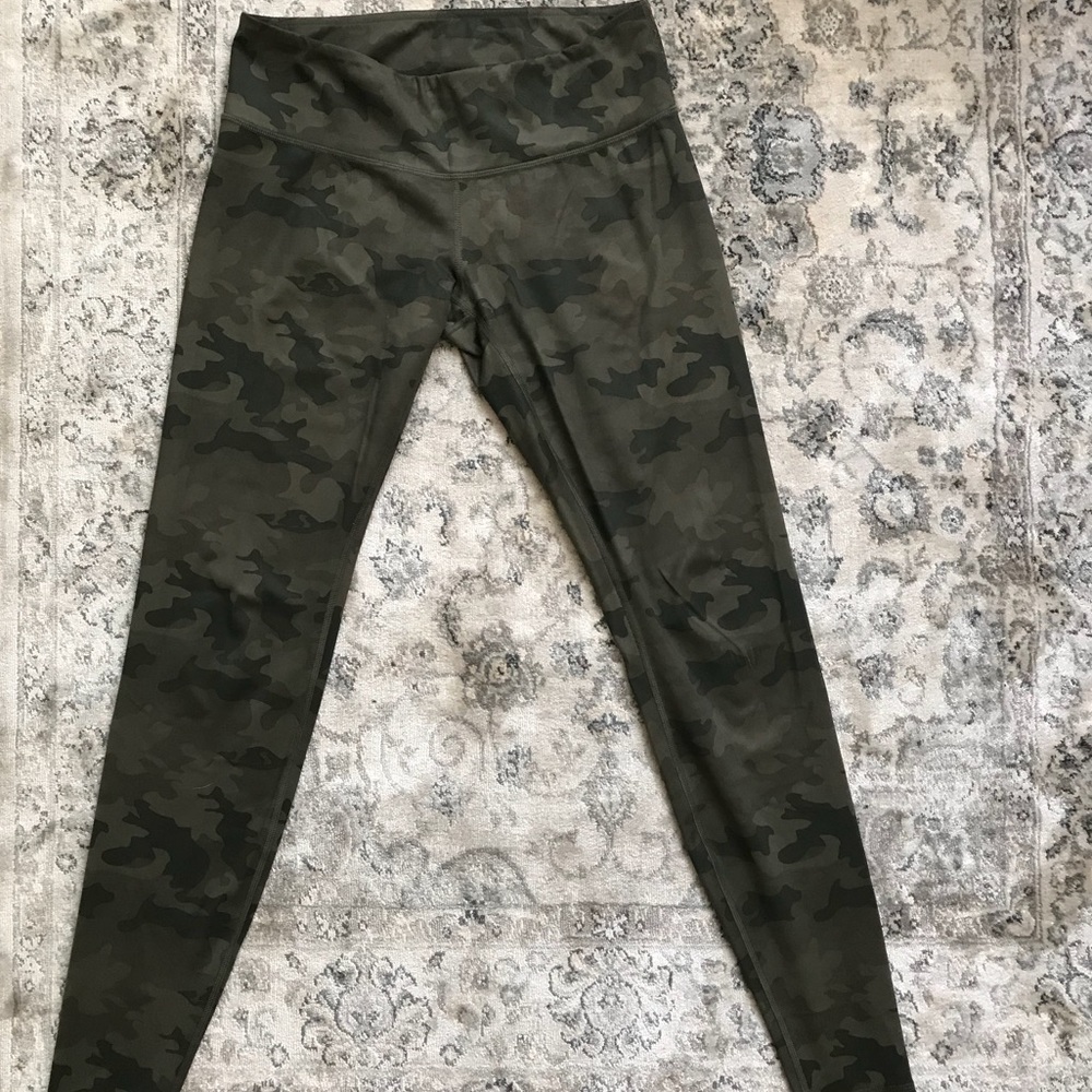 Lululemon camo leggings 💚